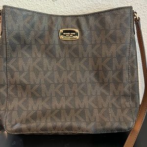 Michale Kors Crossbody purse